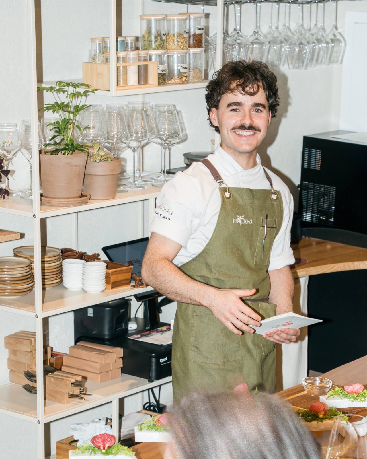Noé during service