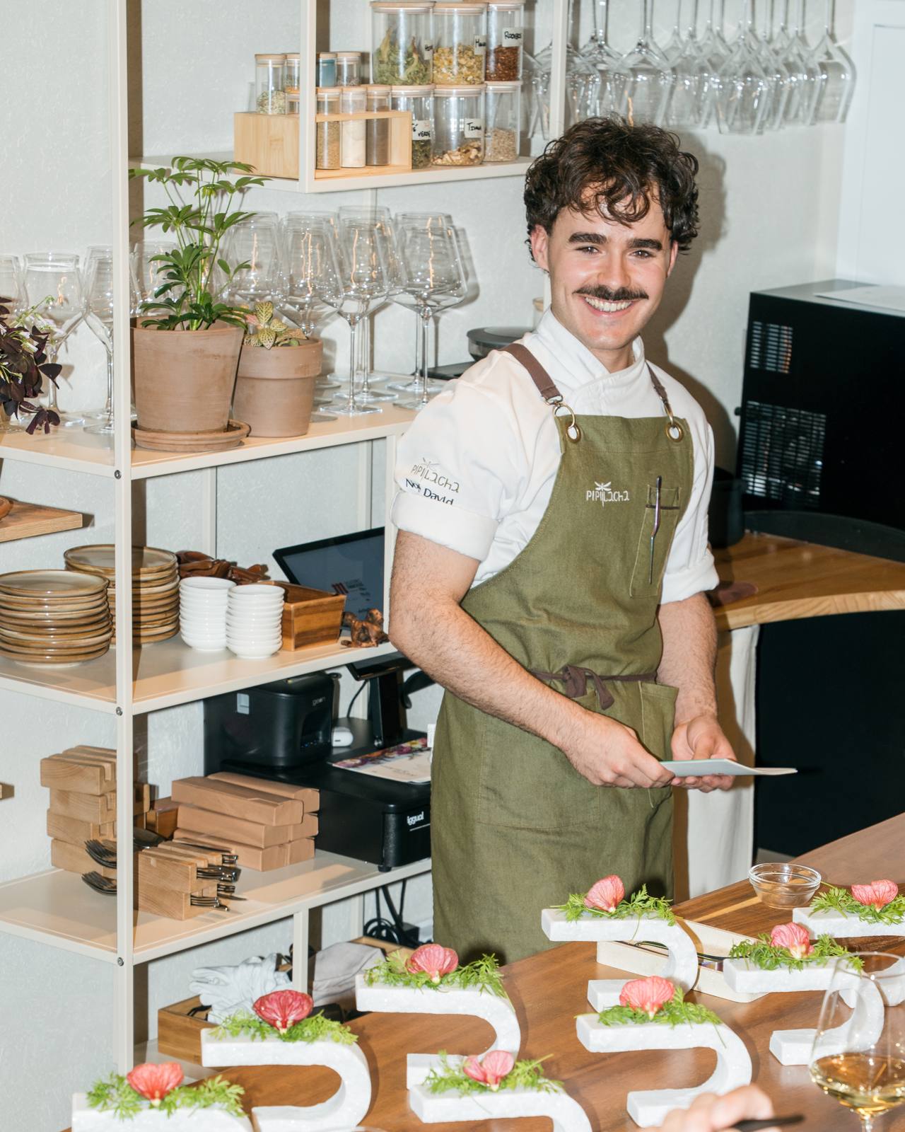 Noé during service