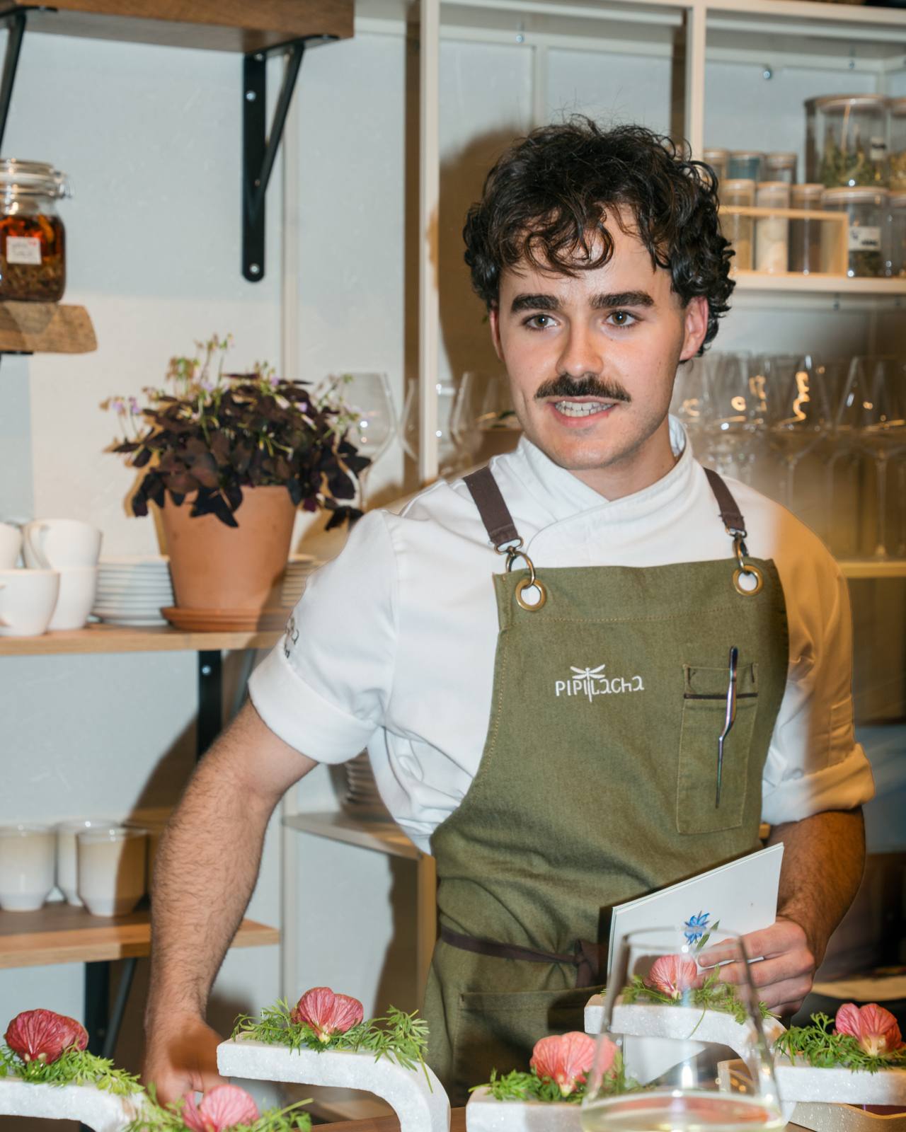 Noé during service